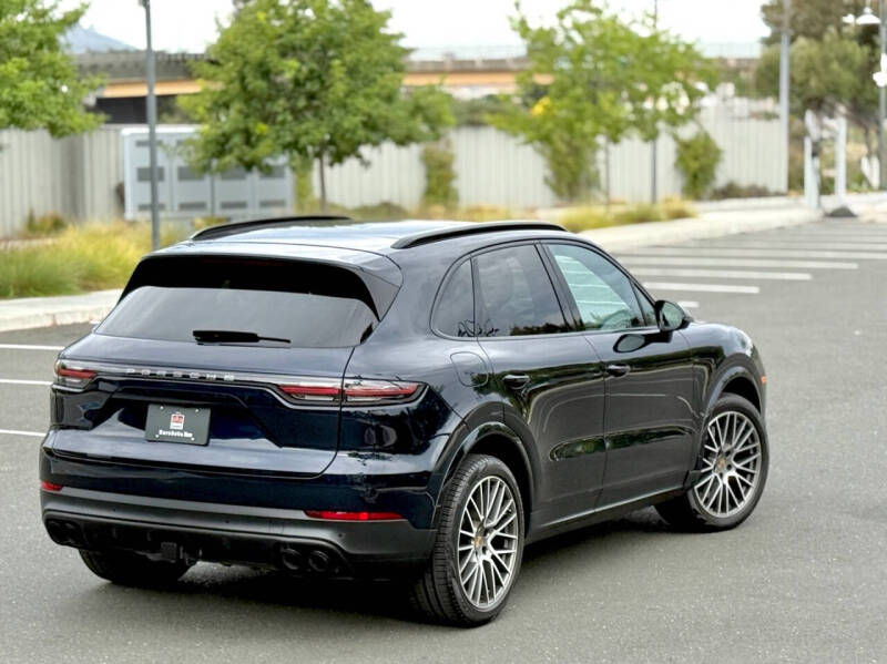 2022 Porsche Cayenne Platinum Edition