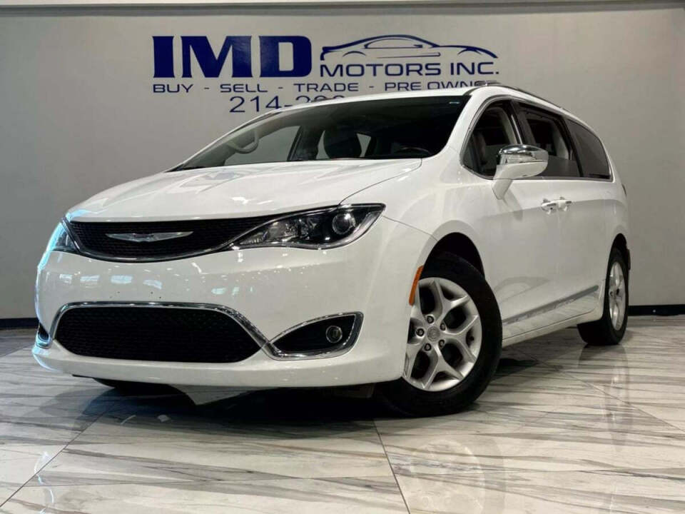 2020 Chrysler Pacifica for sale at IMD MOTORS, INC in Dallas, TX