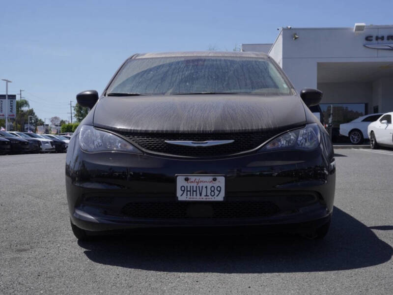 2023 Chrysler Voyager LX