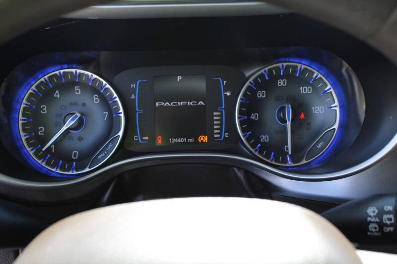 2017 Chrysler Pacifica Touring-L