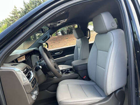 2025 GMC Yukon Elevation