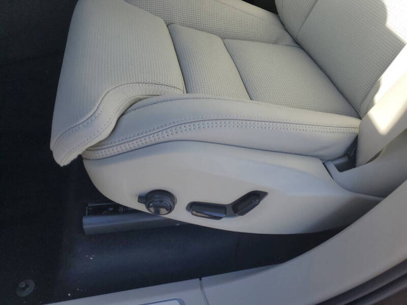 2025 Volvo XC90 B6 Ultra Bright Theme 6P