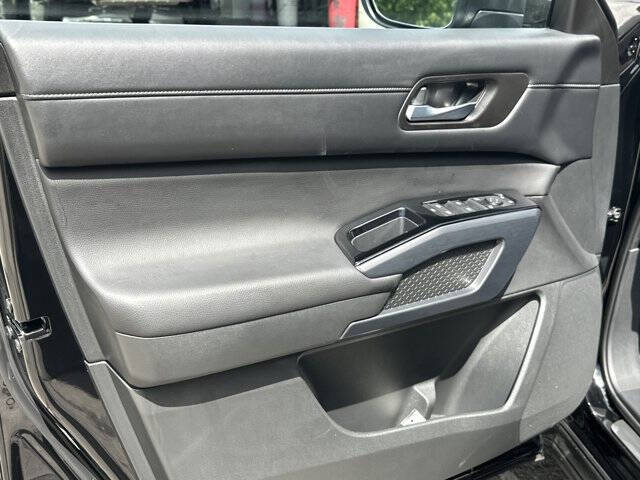 2024 Nissan Pathfinder SL