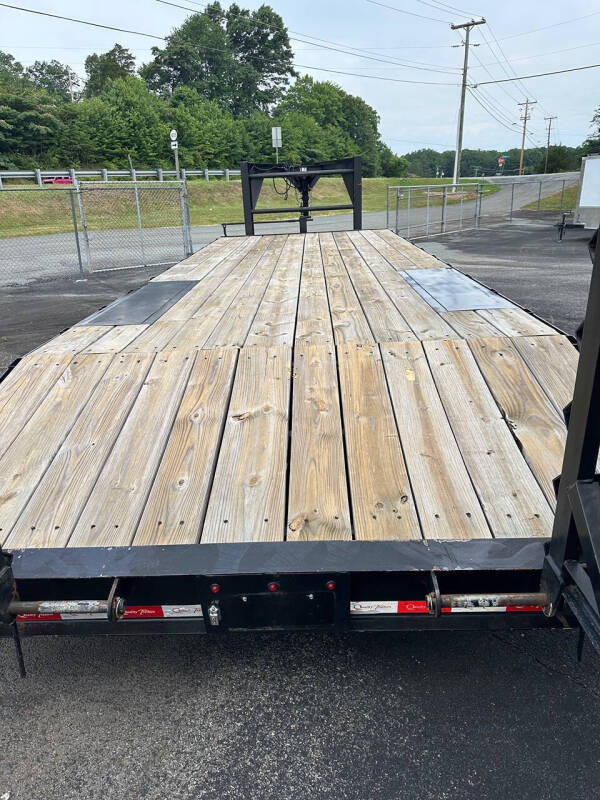 2023 Quality 24' Gooseneck