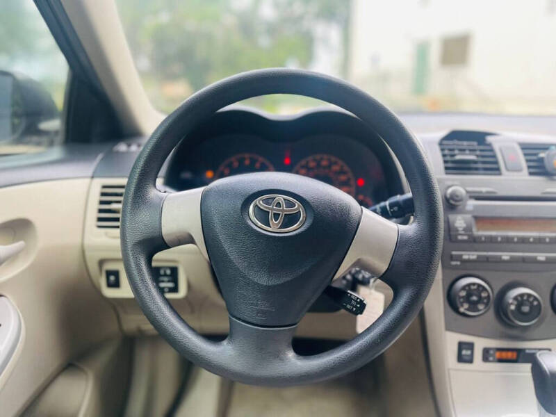 2011 Toyota Corolla LE