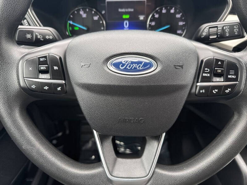2022 Ford Escape Hybrid SE