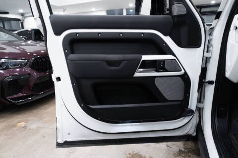 2023 Land Rover Defender 130 SE