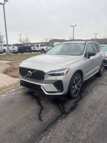2025 Volvo XC60 B5 Plus Dark Theme