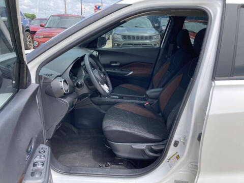 2023 Nissan Kicks SR