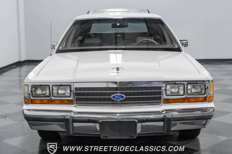 1990 Ford LTD Crown Victoria