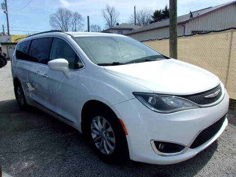 2017 Chrysler Pacifica Touring-L