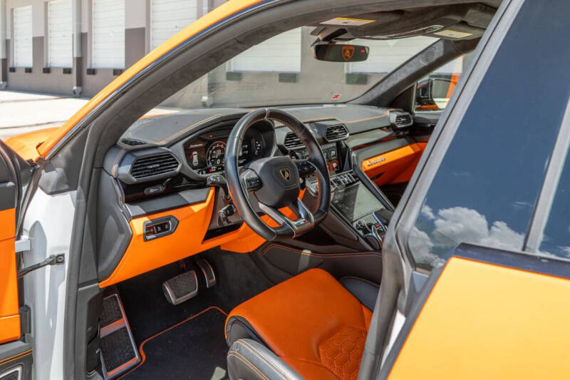 2022 Lamborghini Urus