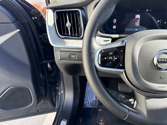 2025 Volvo XC60 B5 Plus Dark Theme