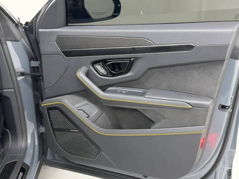 2025 Lamborghini Urus SE
