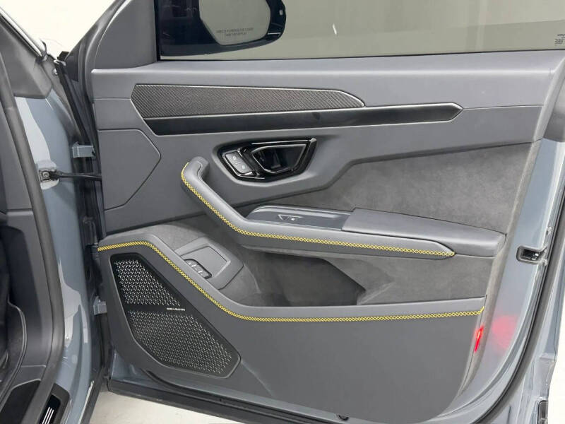 2025 Lamborghini Urus SE