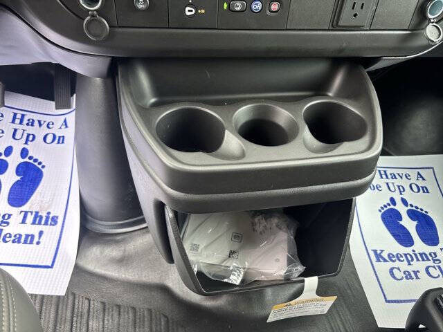 2025 Chevrolet Express 3500