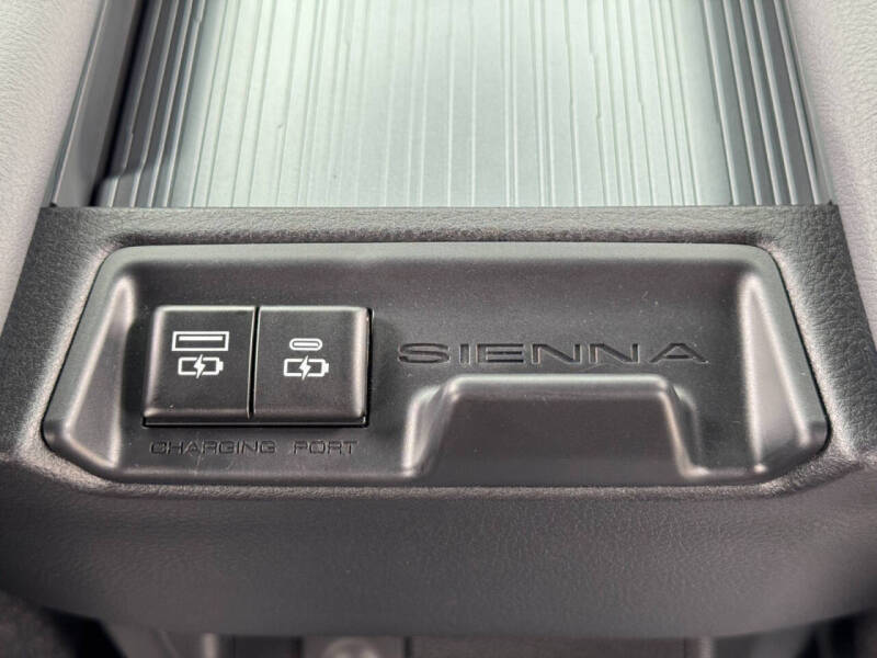 2024 Toyota Sienna XSE 7-Passenger