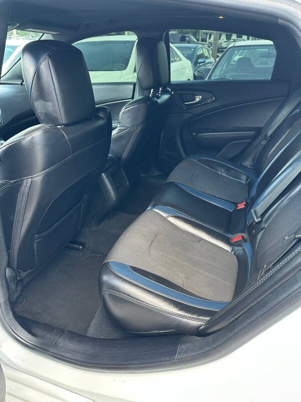 2015 Chrysler 200 S