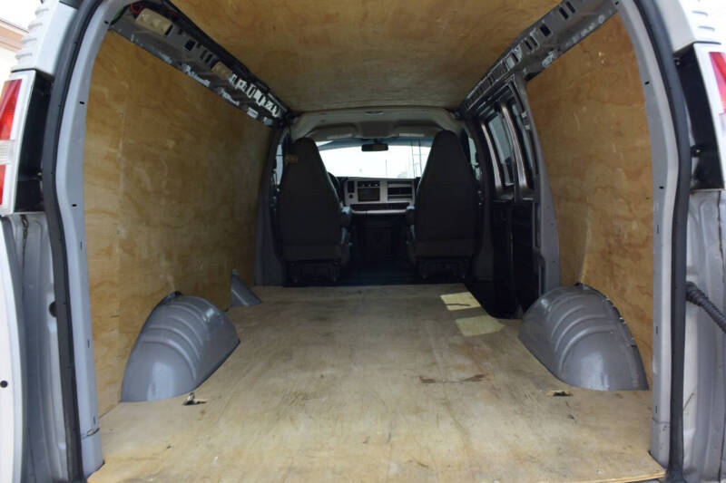 2022 Chevrolet Express 2500