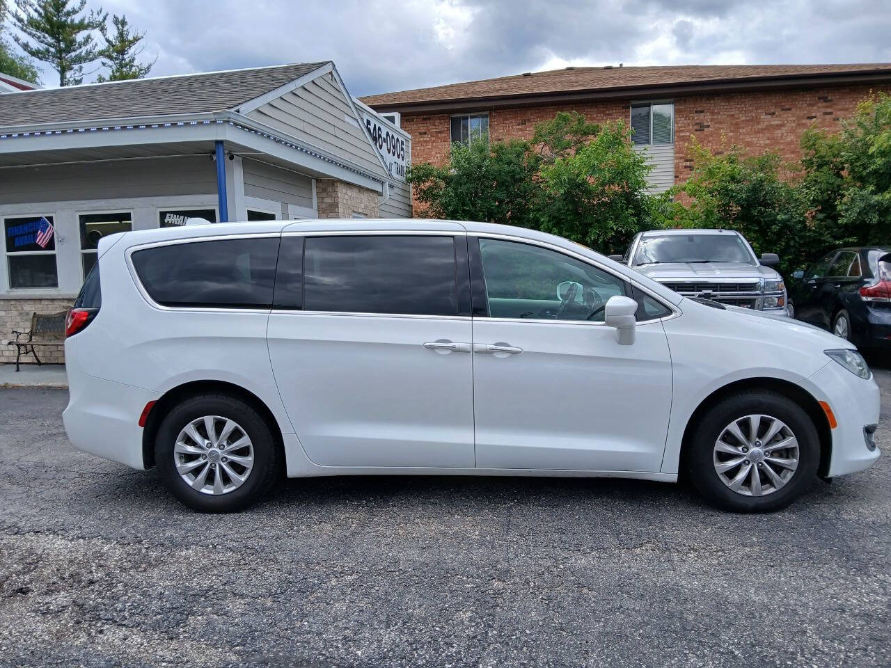 White 2018 Chrysler Pacifica Touring Plus Touring Plus 4dr Mini-Van 2