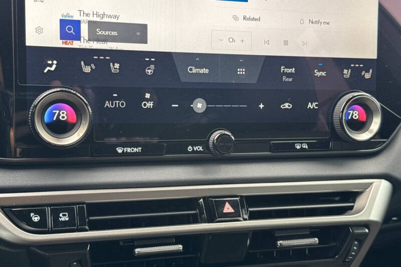 2026 Lexus RX 450h+ Luxury