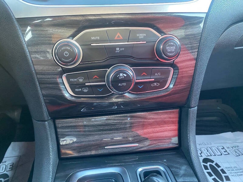 2019 Chrysler 300 Touring L