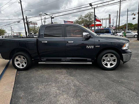 2017 RAM 1500 SLT