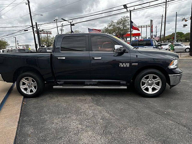 2017 RAM 1500 SLT