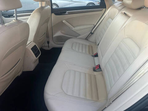 2017 Volkswagen Passat 1.8T SEL Premium