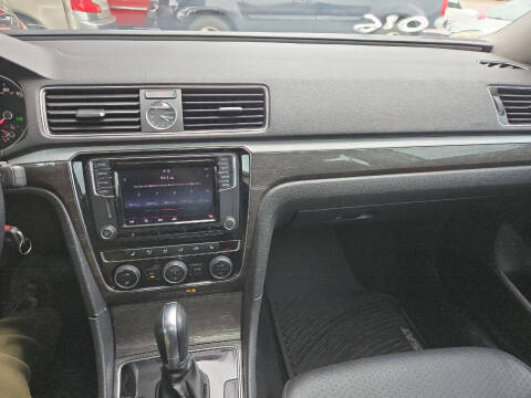 2016 Volkswagen Passat 1.8T SE