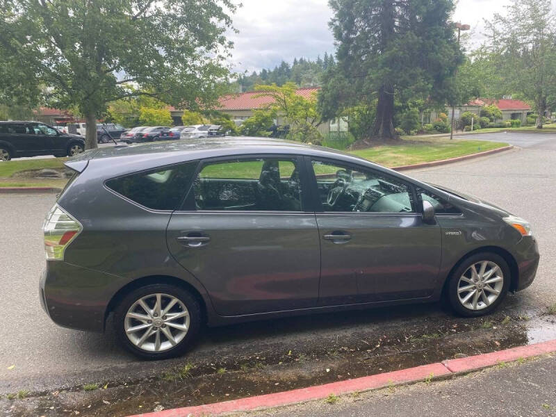 2012 Toyota Prius v Five