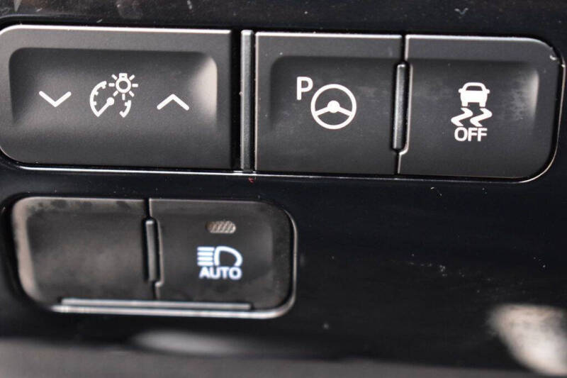 2022 Toyota Prius LE