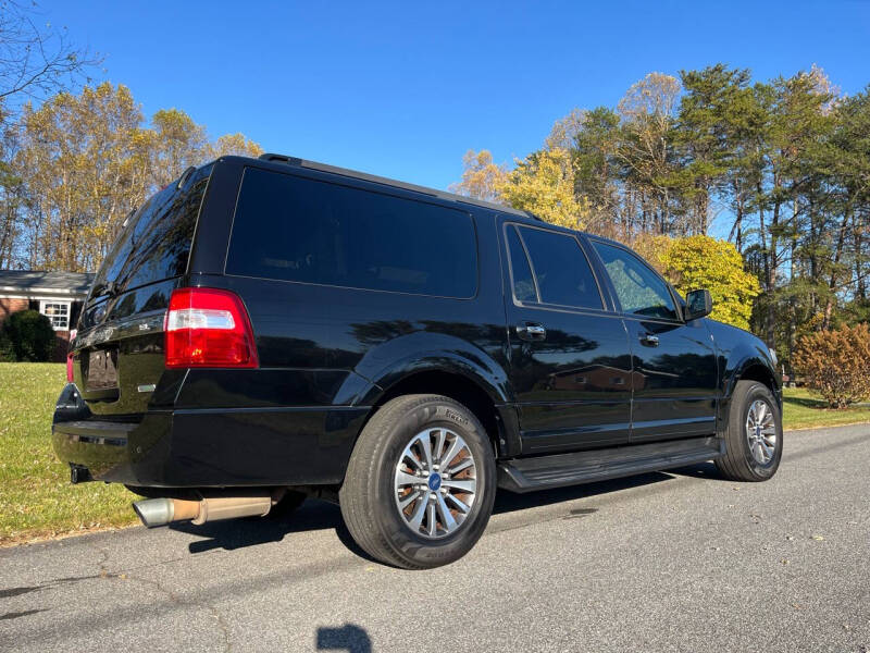 2017 Ford Expedition XLT photo 2