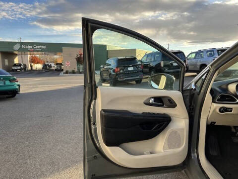 2022 Chrysler Pacifica Touring L