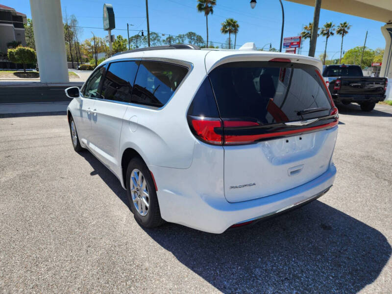 2022 Chrysler Pacifica Touring L
