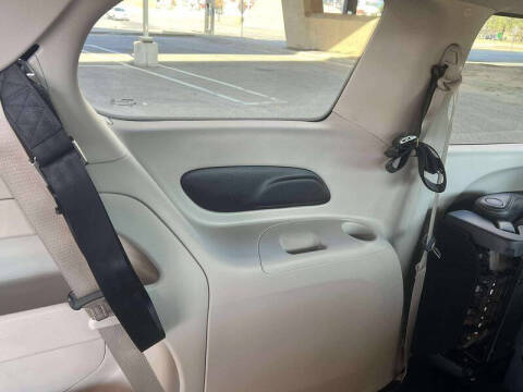 2024 Chrysler Voyager LX