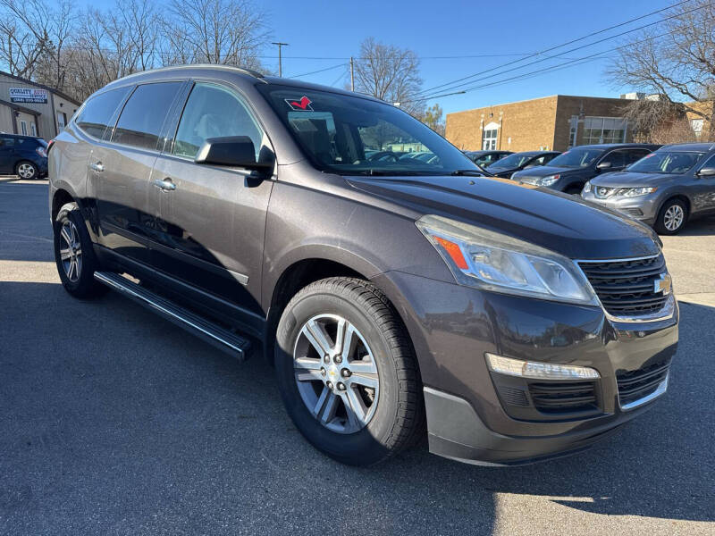 2017 Chevrolet Traverse LS photo 4