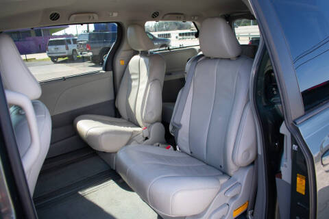 2013 Toyota Sienna XLE 8-Passenger