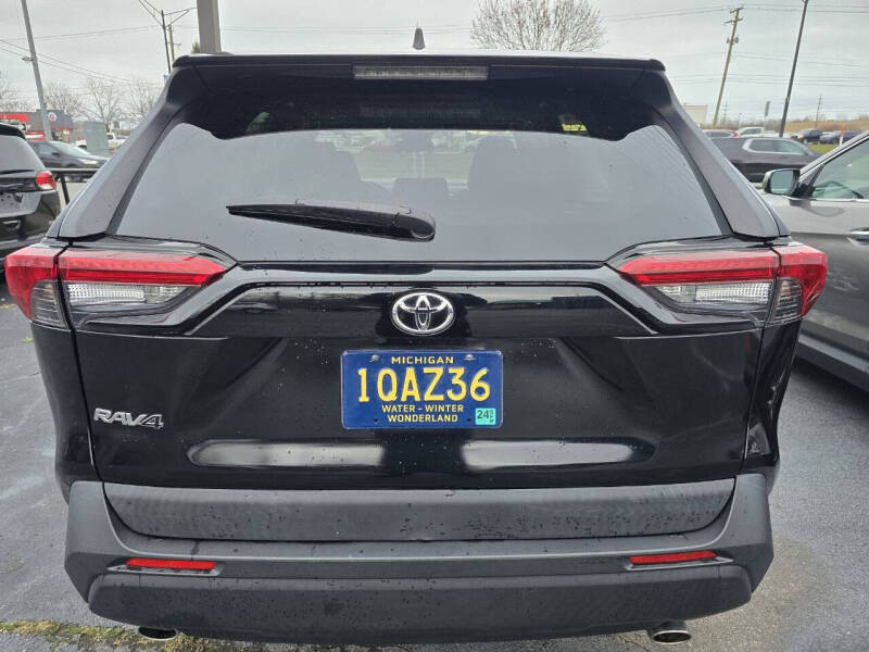 2019 Toyota RAV4 XLE photo 8