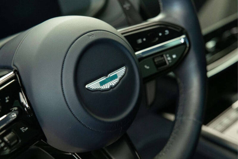 2025 Aston Martin DBX 707