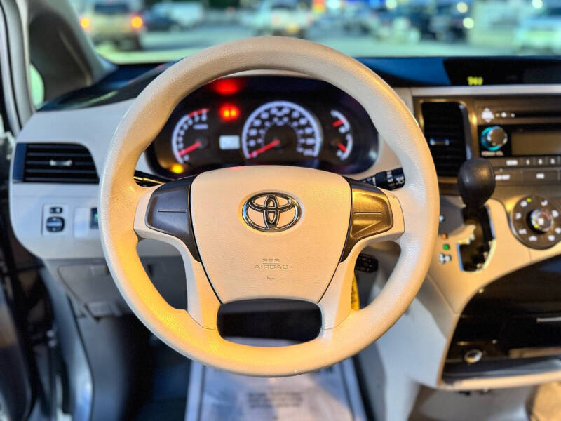 2012 Toyota Sienna Base 7-Passenger