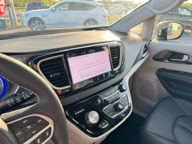 2024 Chrysler Pacifica Touring L