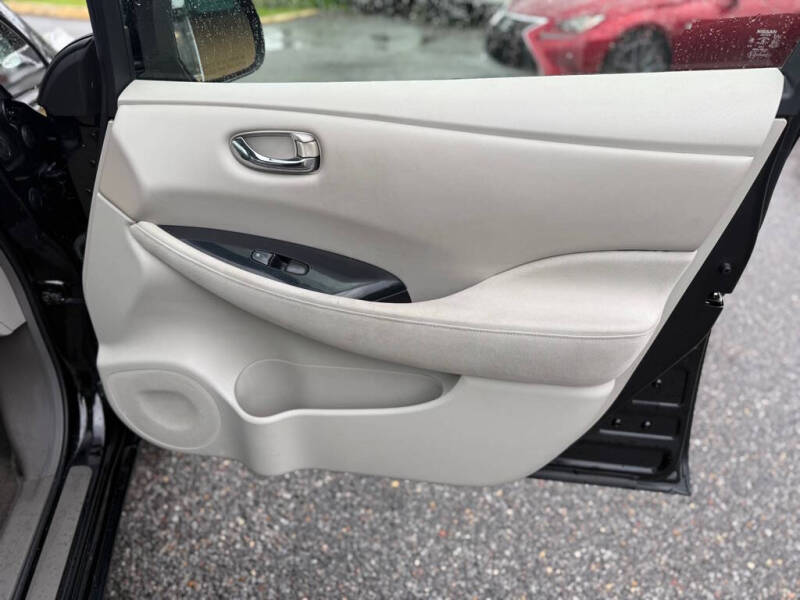 2011 Nissan LEAF SL