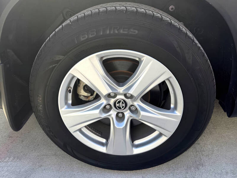 2021 Toyota Highlander LE