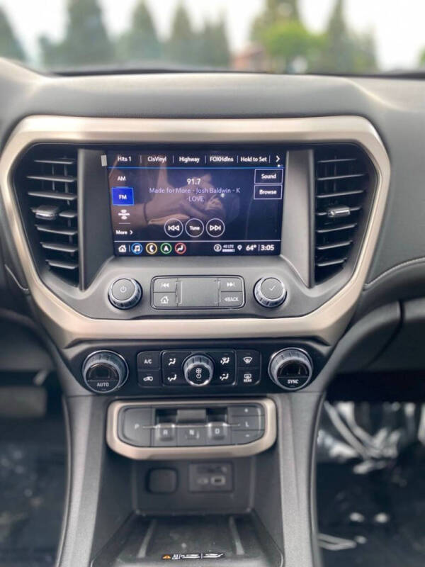 2023 GMC Acadia Denali
