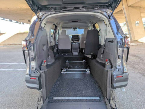 2025 Toyota Sienna LE 8-Passenger