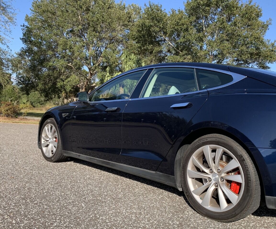 2014 Tesla Model S 23
