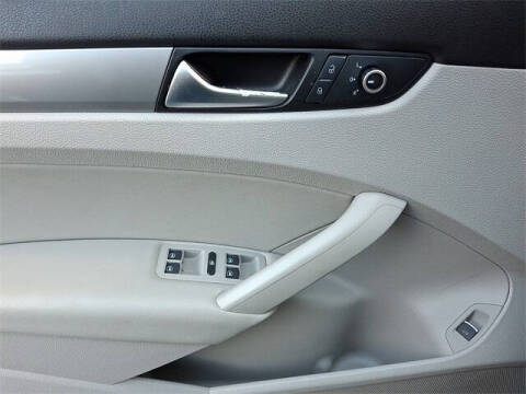 2014 Volkswagen Passat 1.8T S PZEV