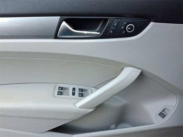 2014 Volkswagen Passat 1.8T S PZEV