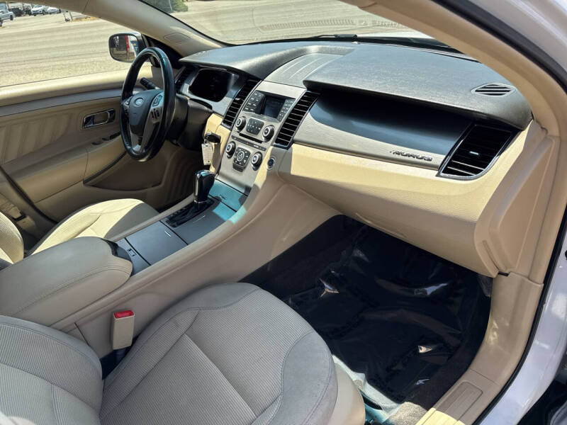 2017 Ford Taurus SEL